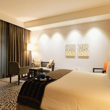 The Manor - New Delhi Hotel Bagian luar foto