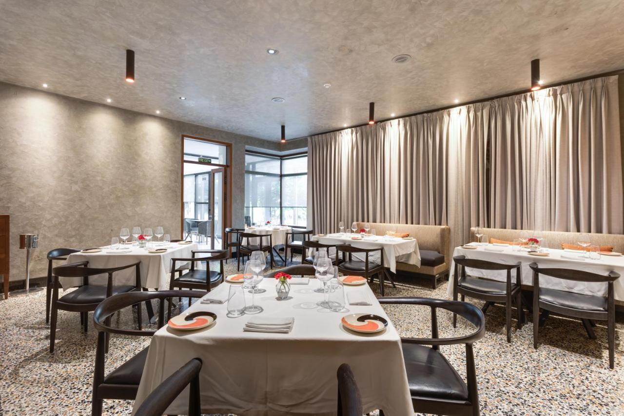 The Manor - New Delhi Hotel Bagian luar foto