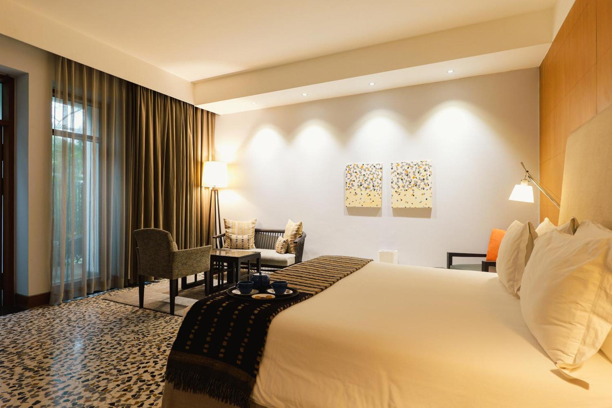 The Manor - New Delhi Hotel Bagian luar foto