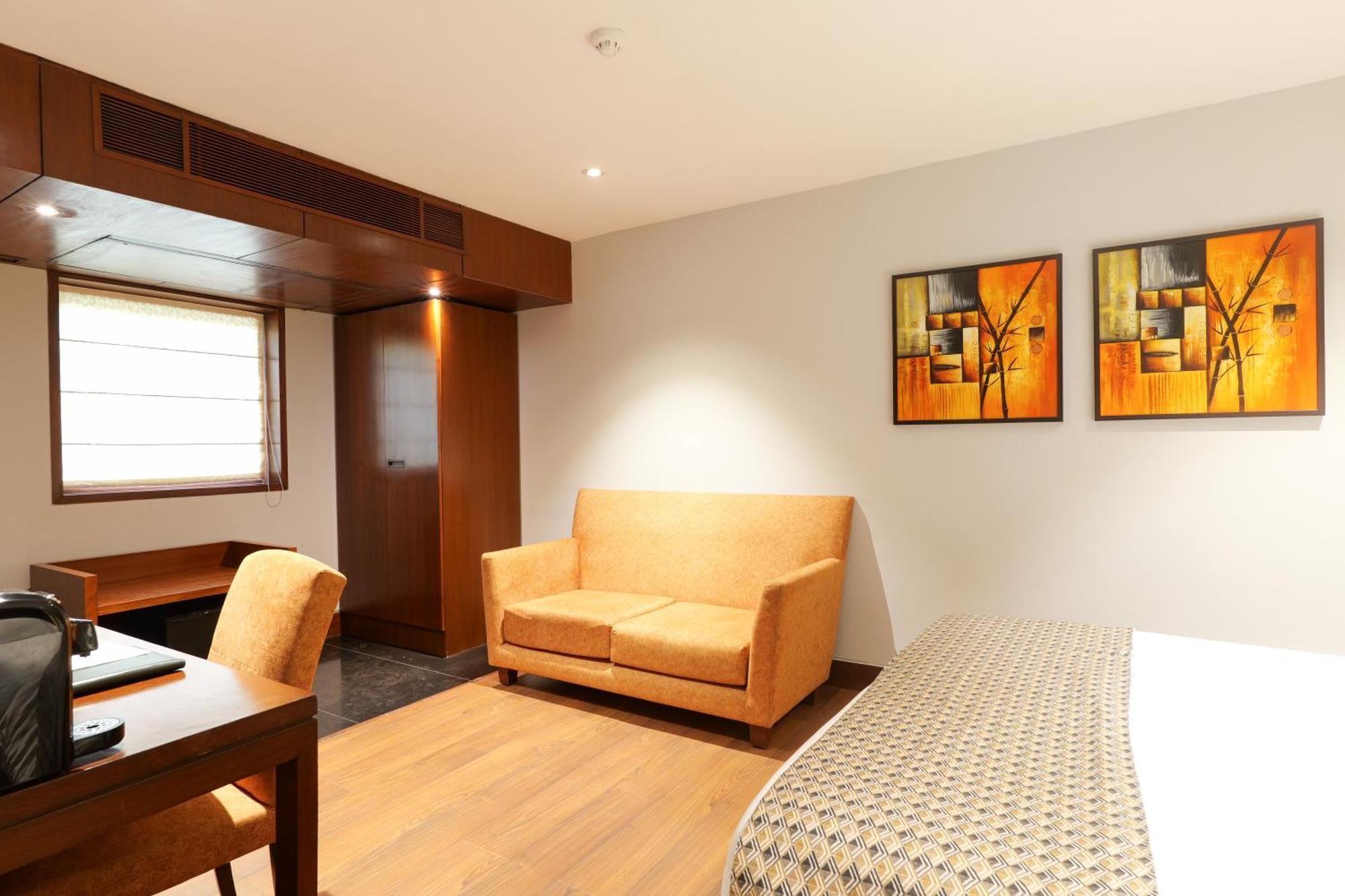 The Manor - New Delhi Hotel Bagian luar foto
