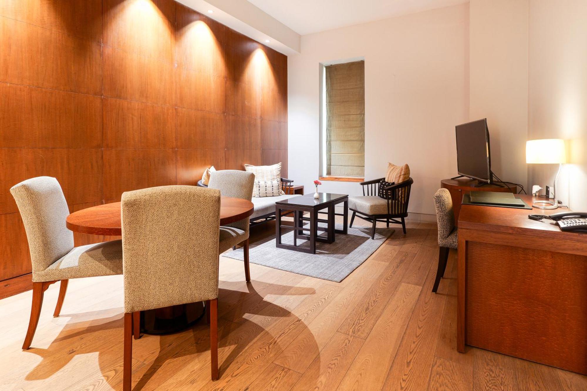 The Manor - New Delhi Hotel Bagian luar foto