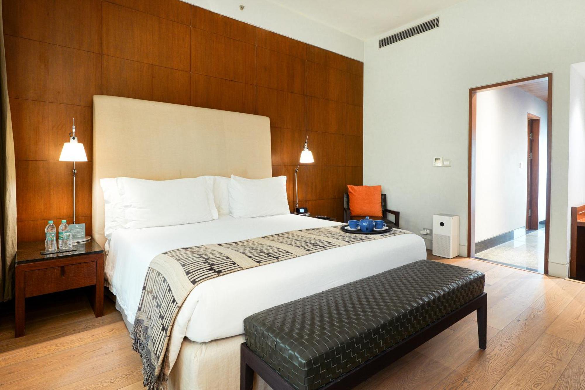 The Manor - New Delhi Hotel Bagian luar foto