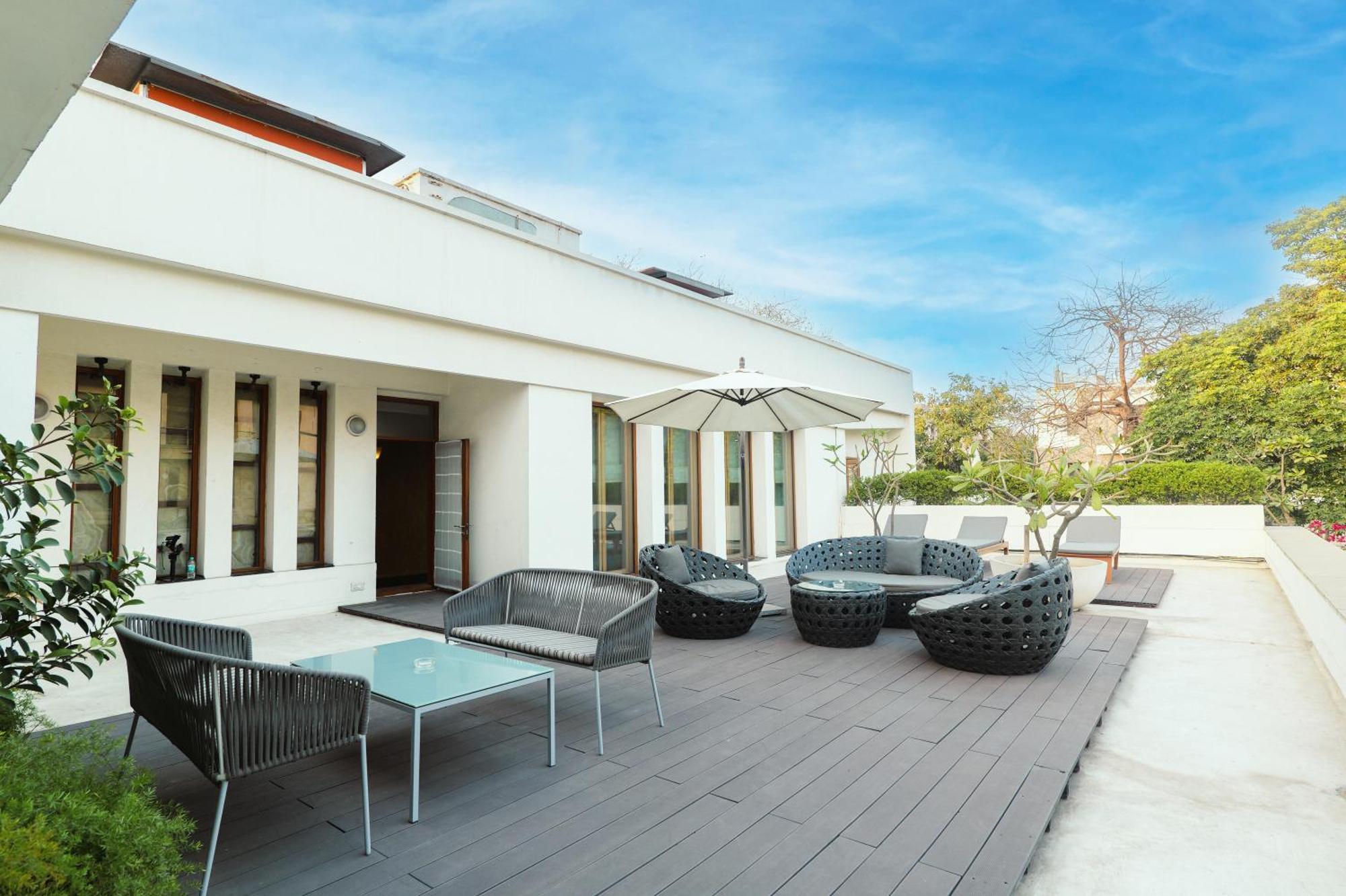 The Manor - New Delhi Hotel Bagian luar foto
