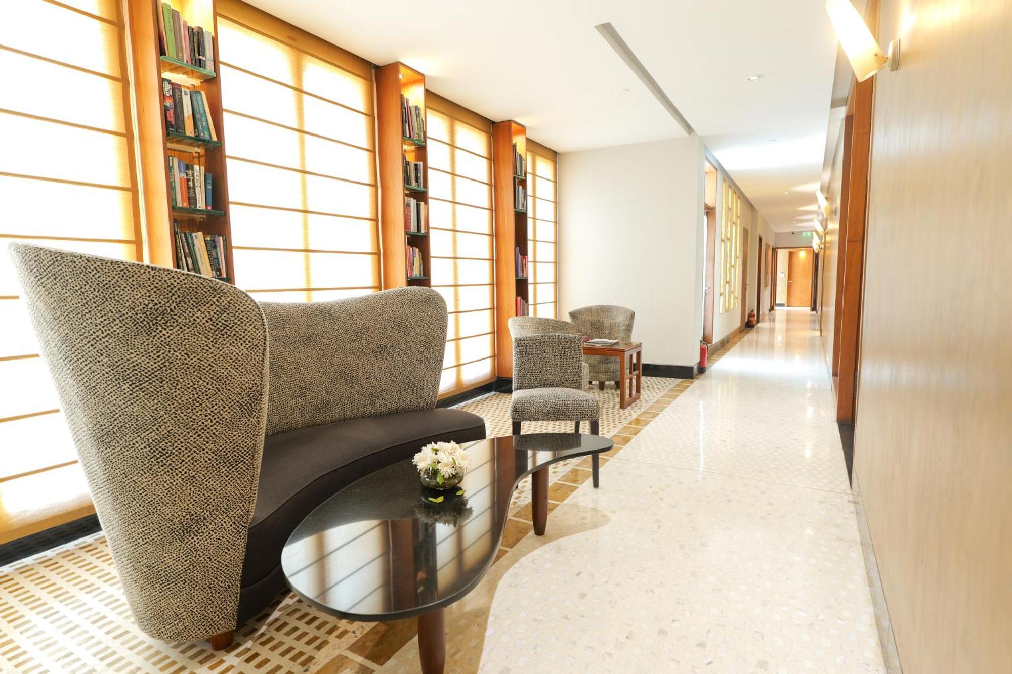 The Manor - New Delhi Hotel Bagian luar foto