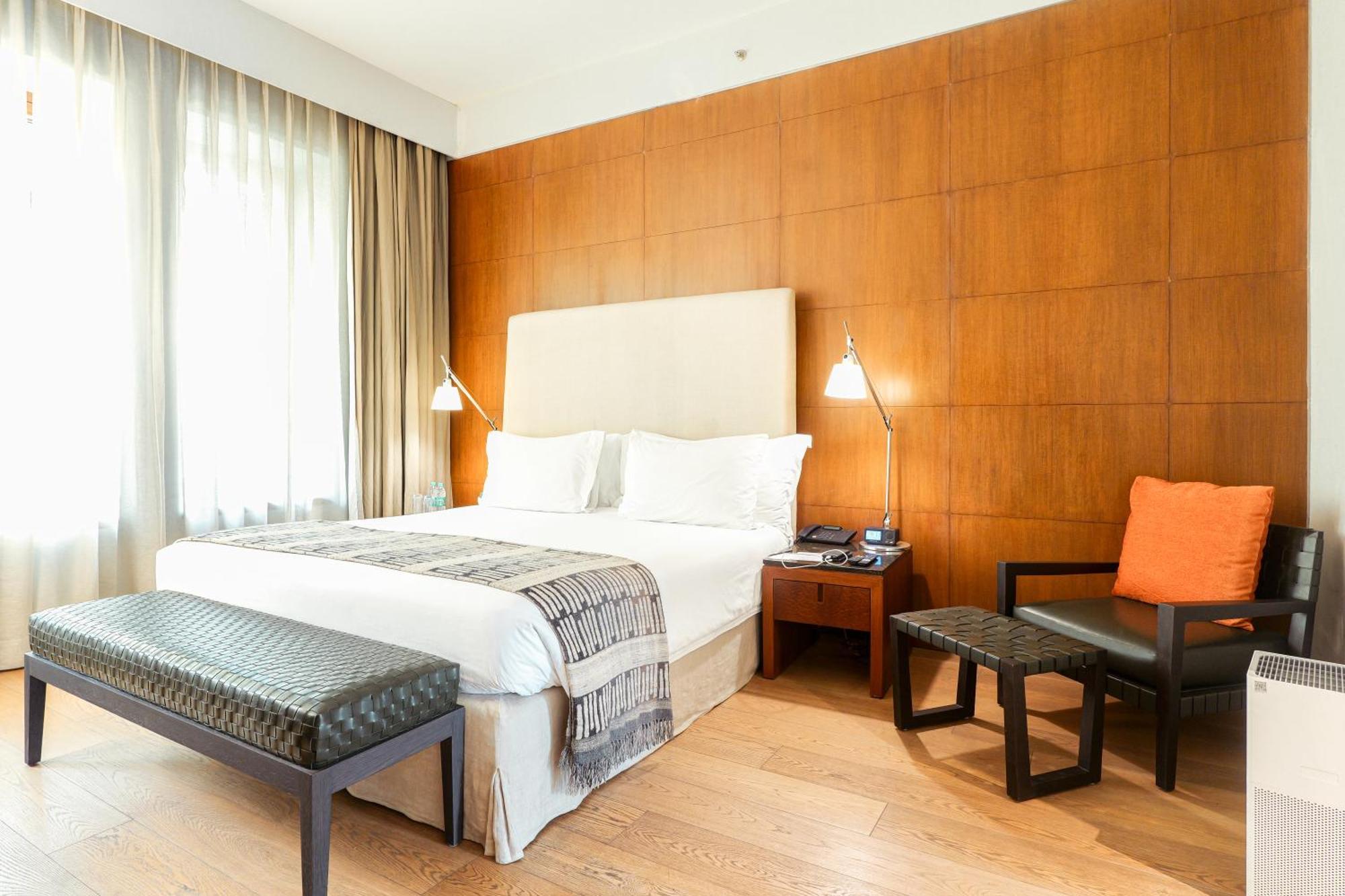The Manor - New Delhi Hotel Bagian luar foto