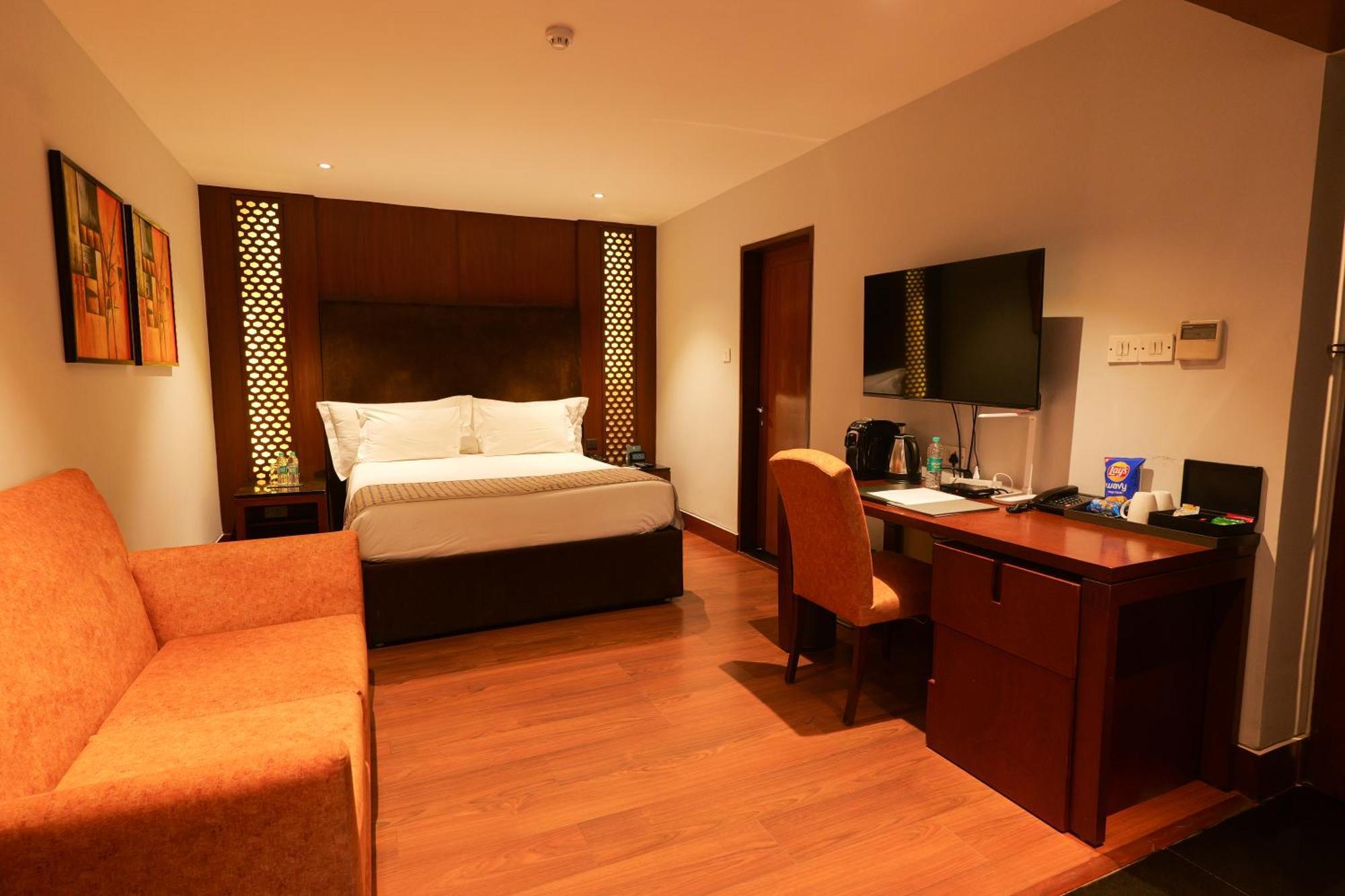 The Manor - New Delhi Hotel Bagian luar foto