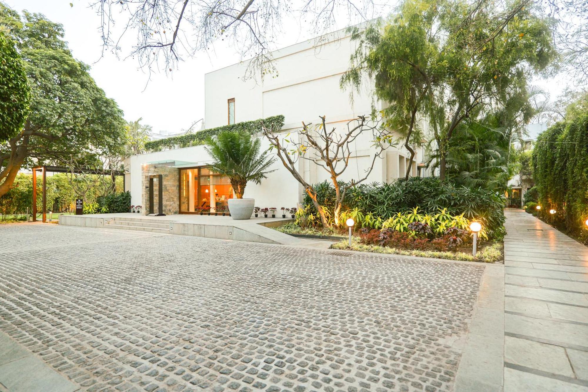 The Manor - New Delhi Hotel Bagian luar foto