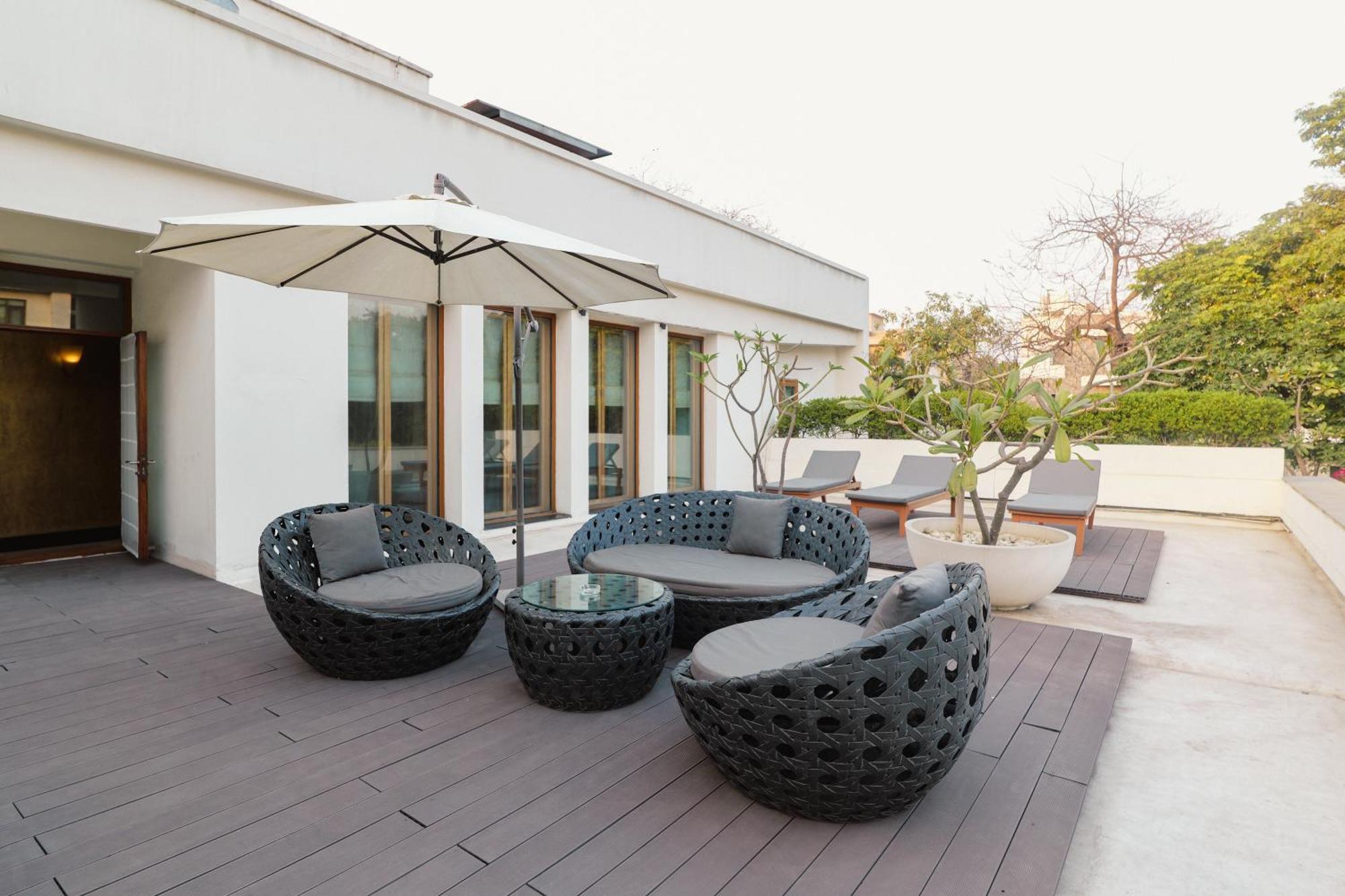 The Manor - New Delhi Hotel Bagian luar foto