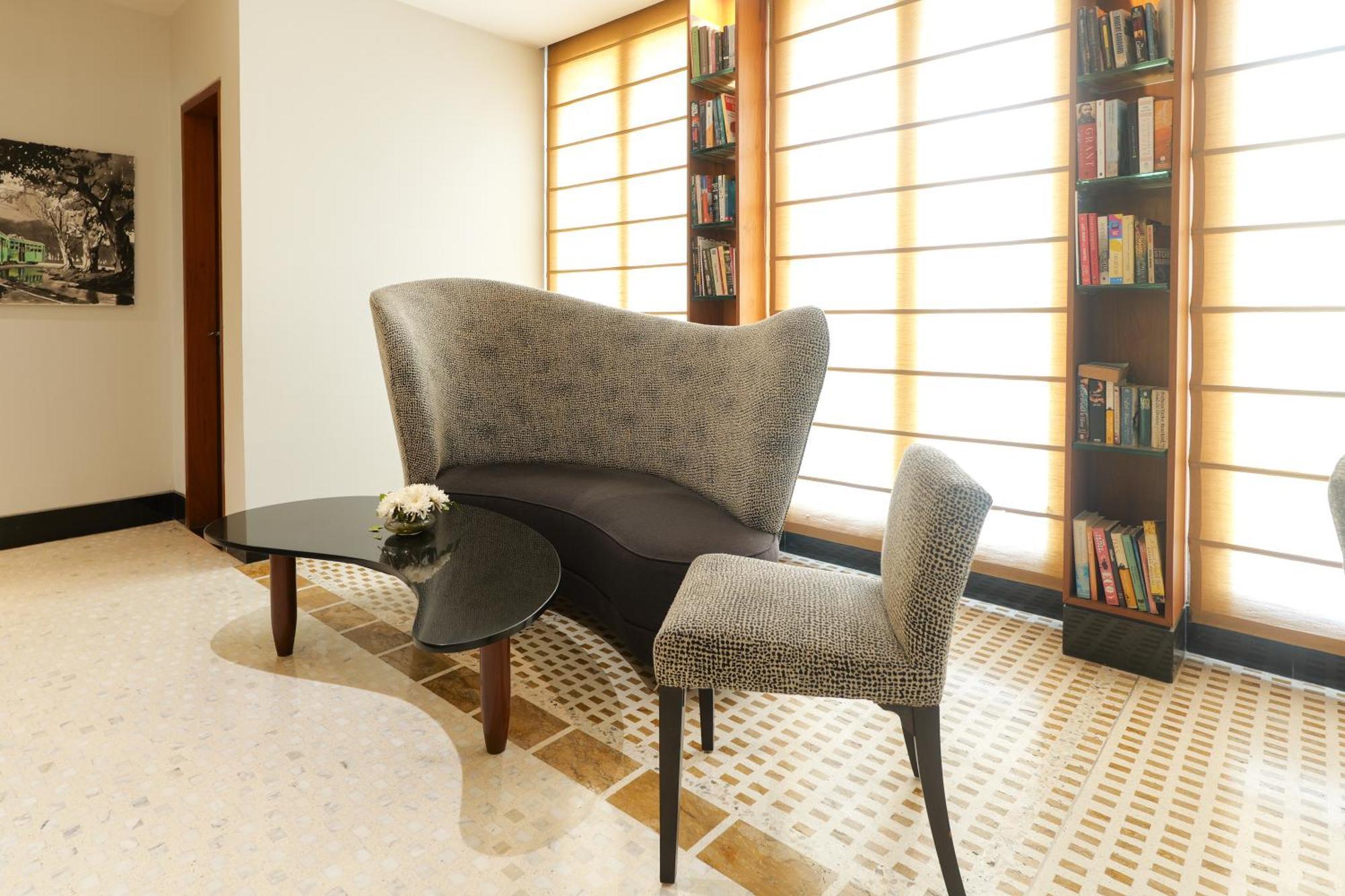 The Manor - New Delhi Hotel Bagian luar foto