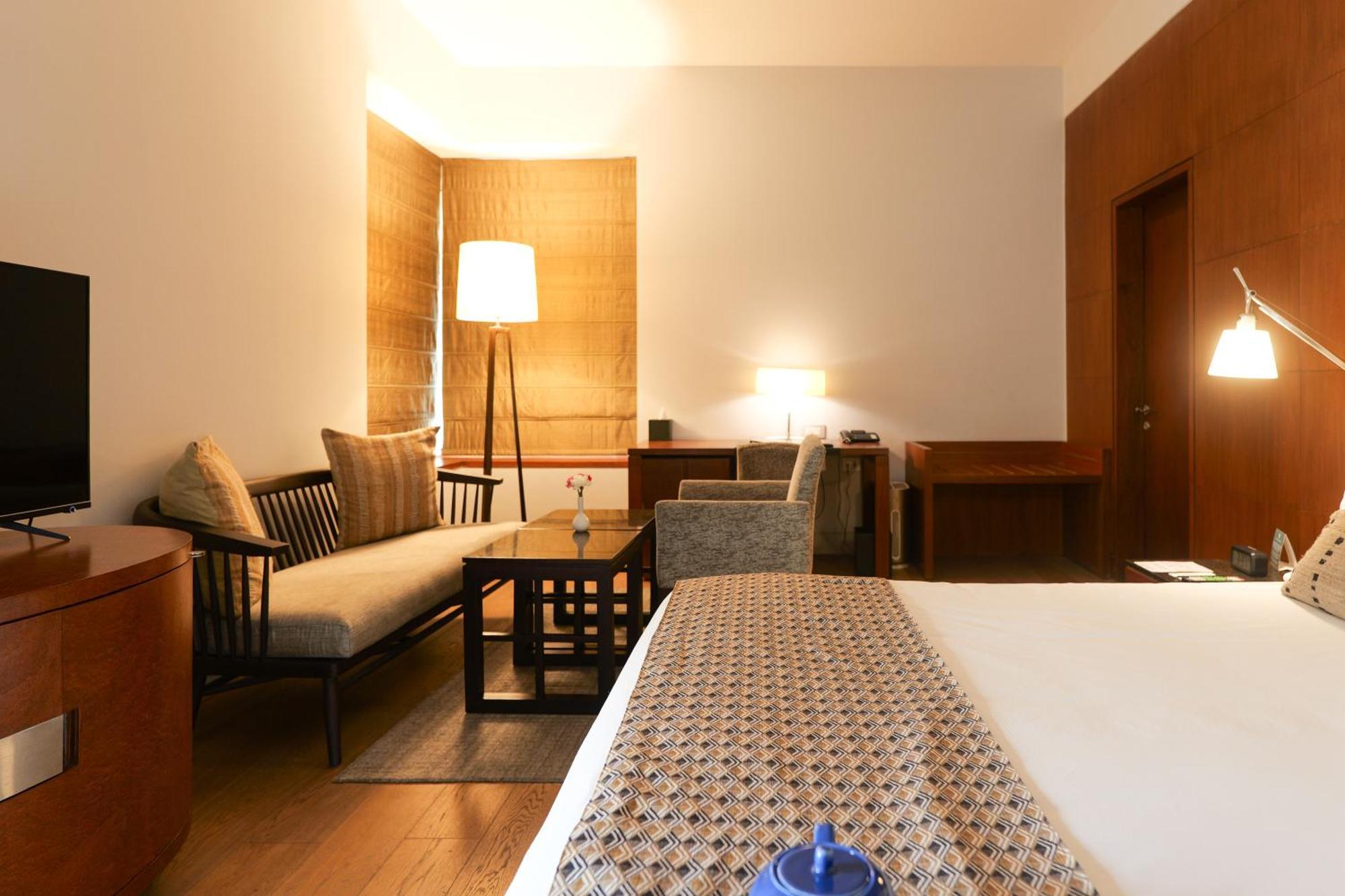 The Manor - New Delhi Hotel Bagian luar foto
