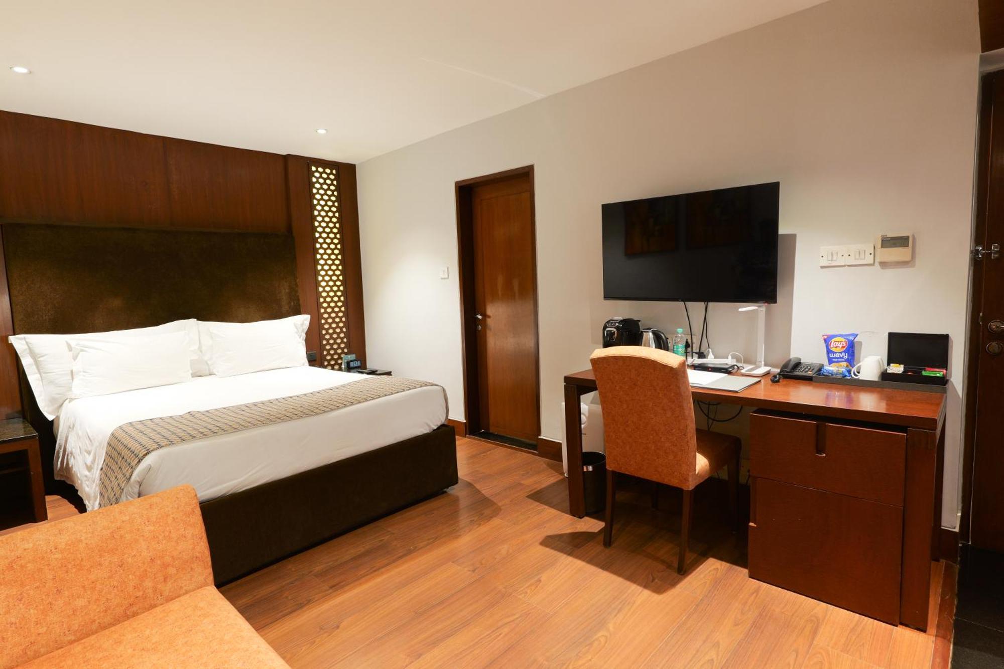 The Manor - New Delhi Hotel Bagian luar foto