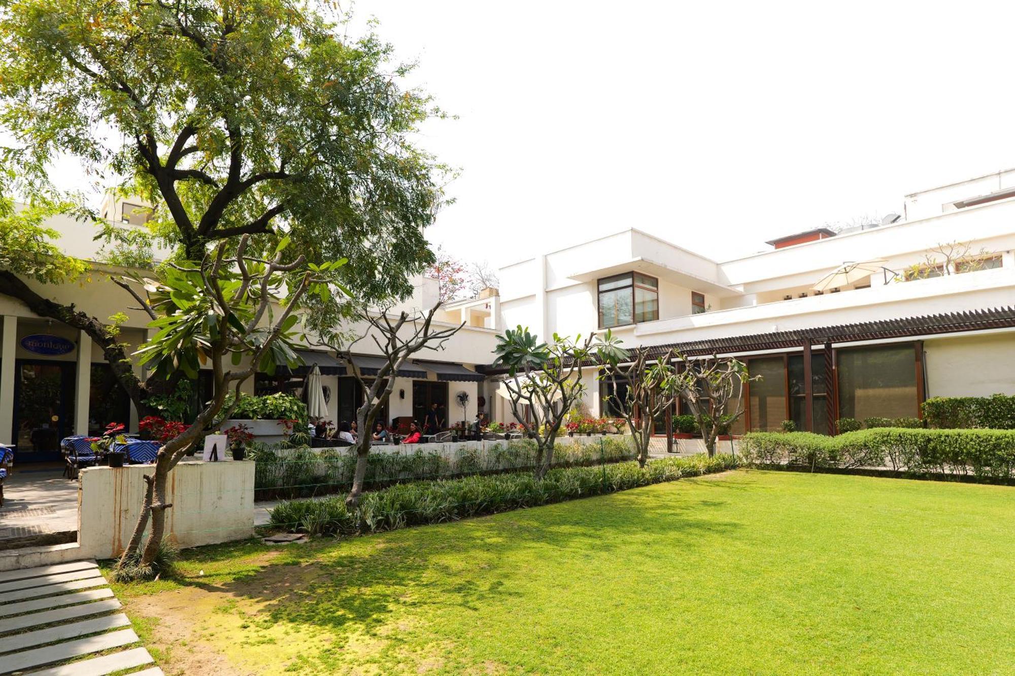 The Manor - New Delhi Hotel Bagian luar foto