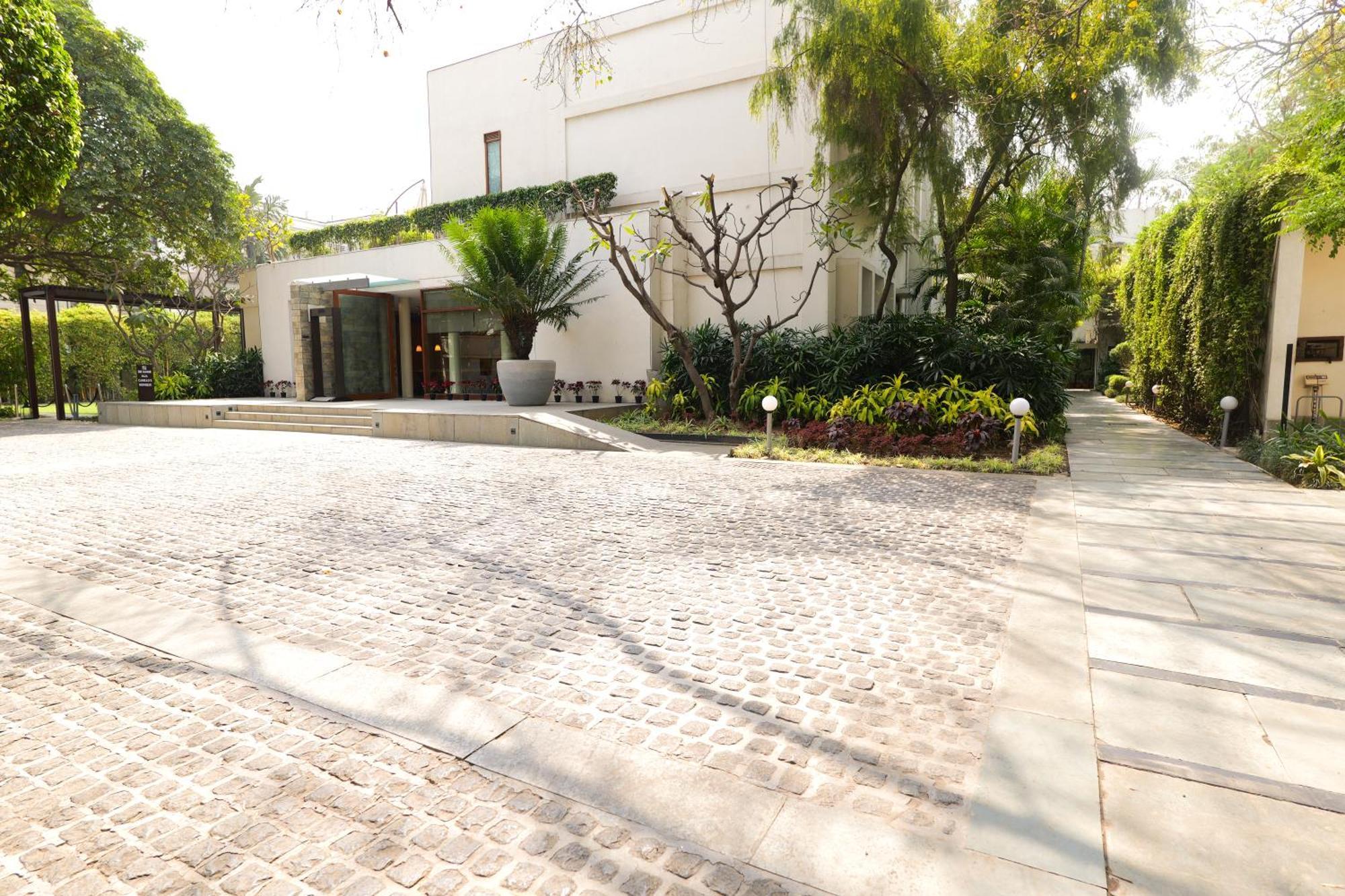 The Manor - New Delhi Hotel Bagian luar foto