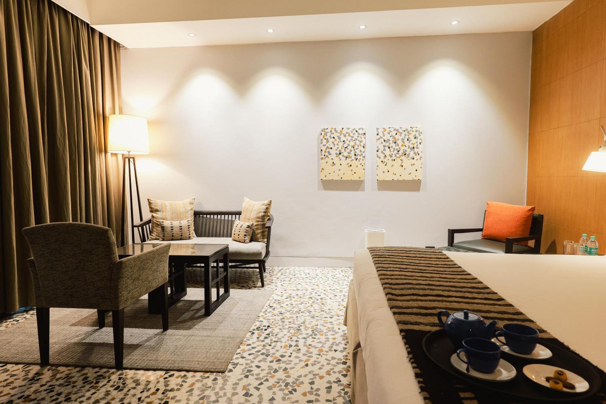 The Manor - New Delhi Hotel Bagian luar foto
