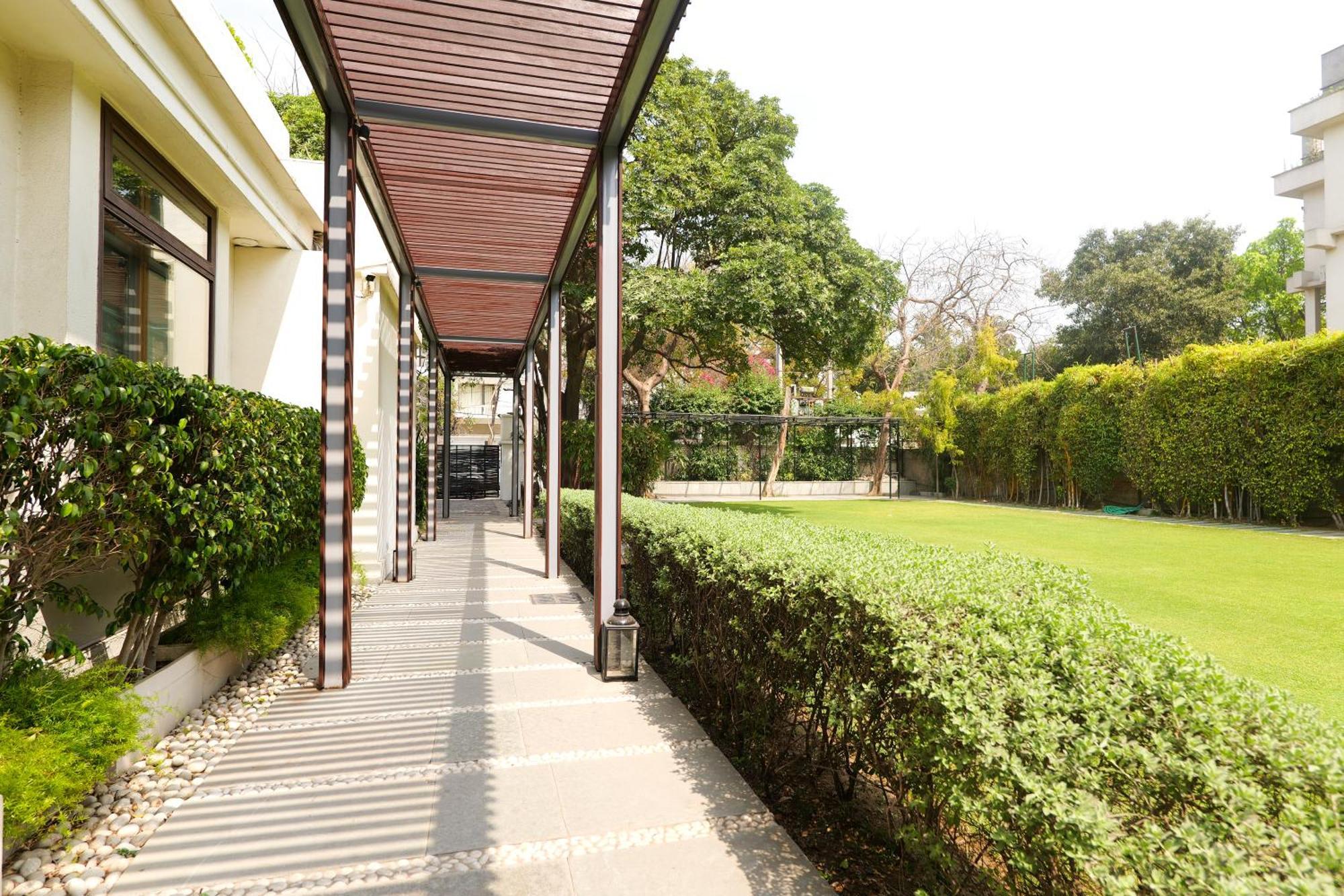 The Manor - New Delhi Hotel Bagian luar foto