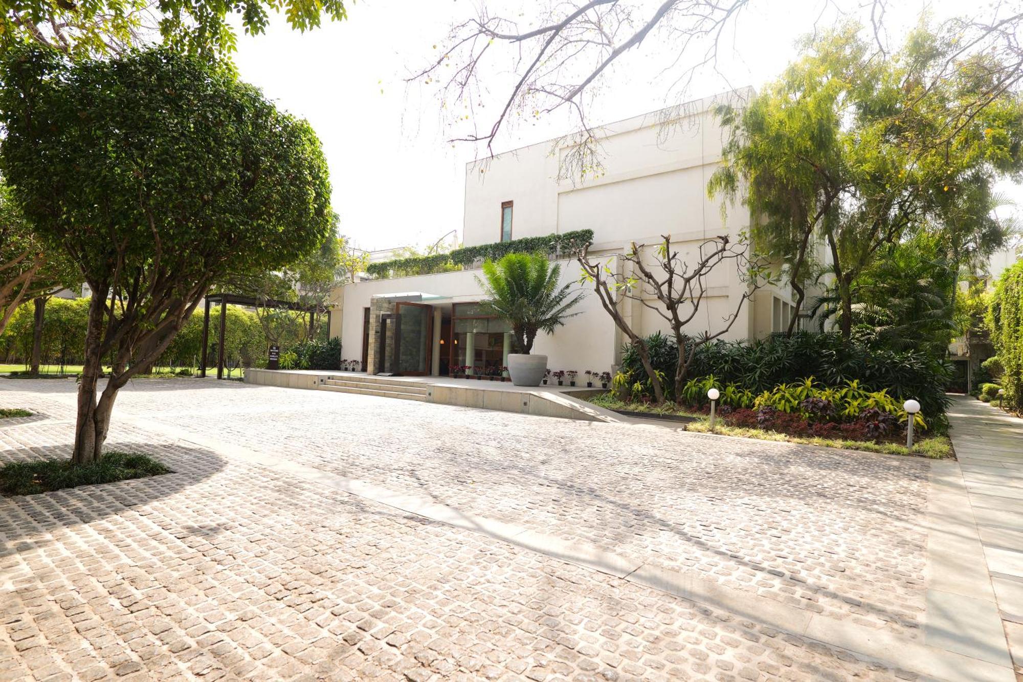 The Manor - New Delhi Hotel Bagian luar foto