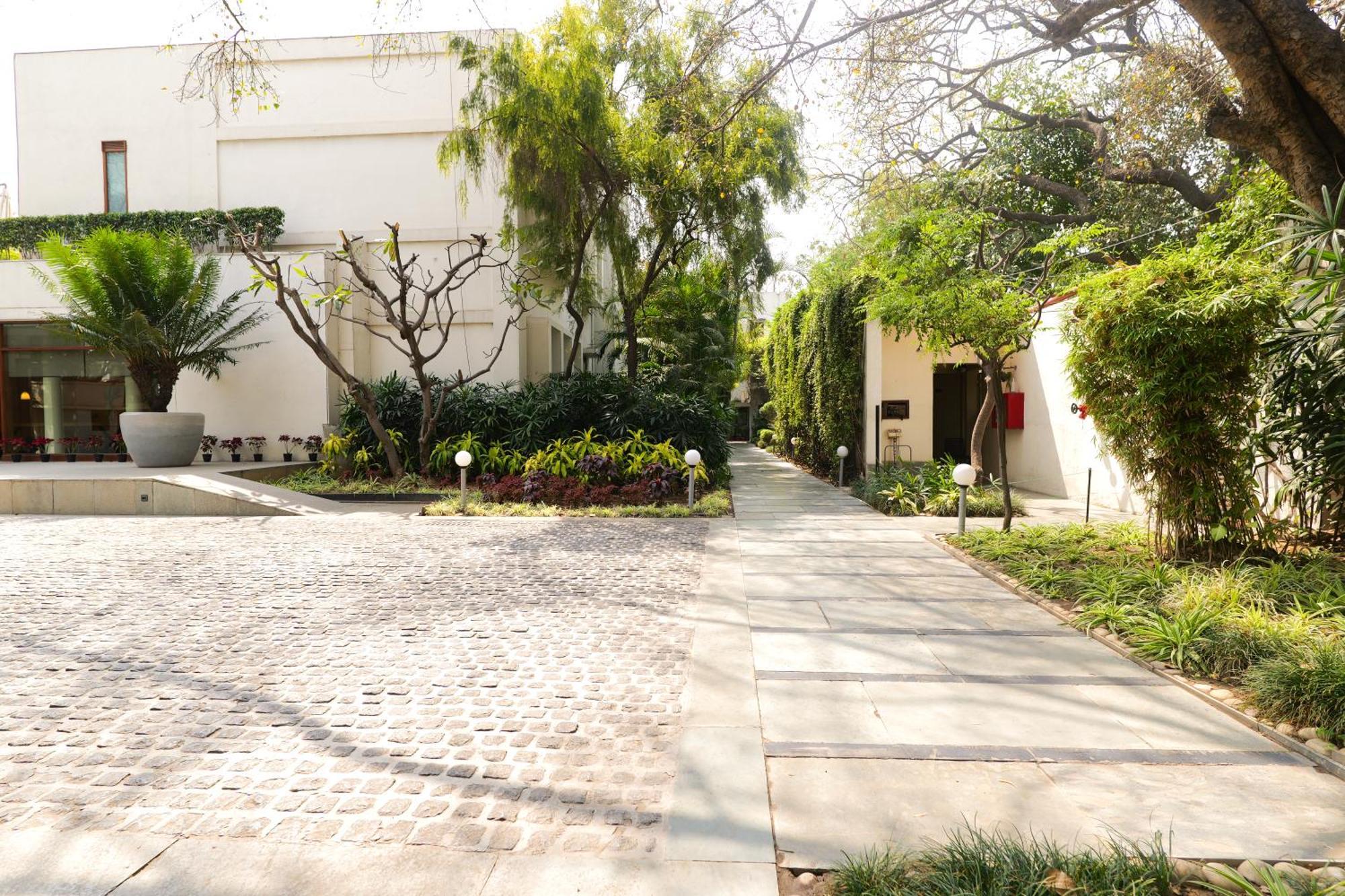 The Manor - New Delhi Hotel Bagian luar foto