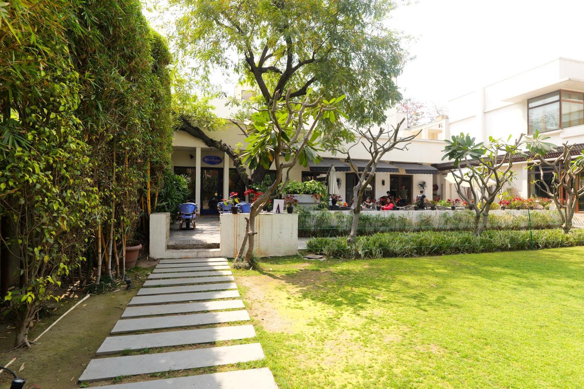 The Manor - New Delhi Hotel Bagian luar foto